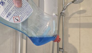 Households urged to use washing up liquid in shower