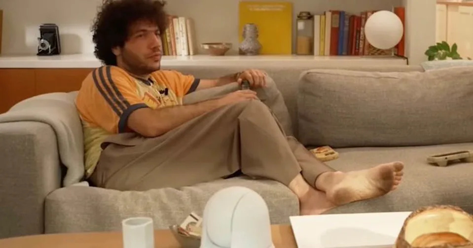 People can't stop talking about Benny Blanco's dirty feet. (Friends Keep Secrets)