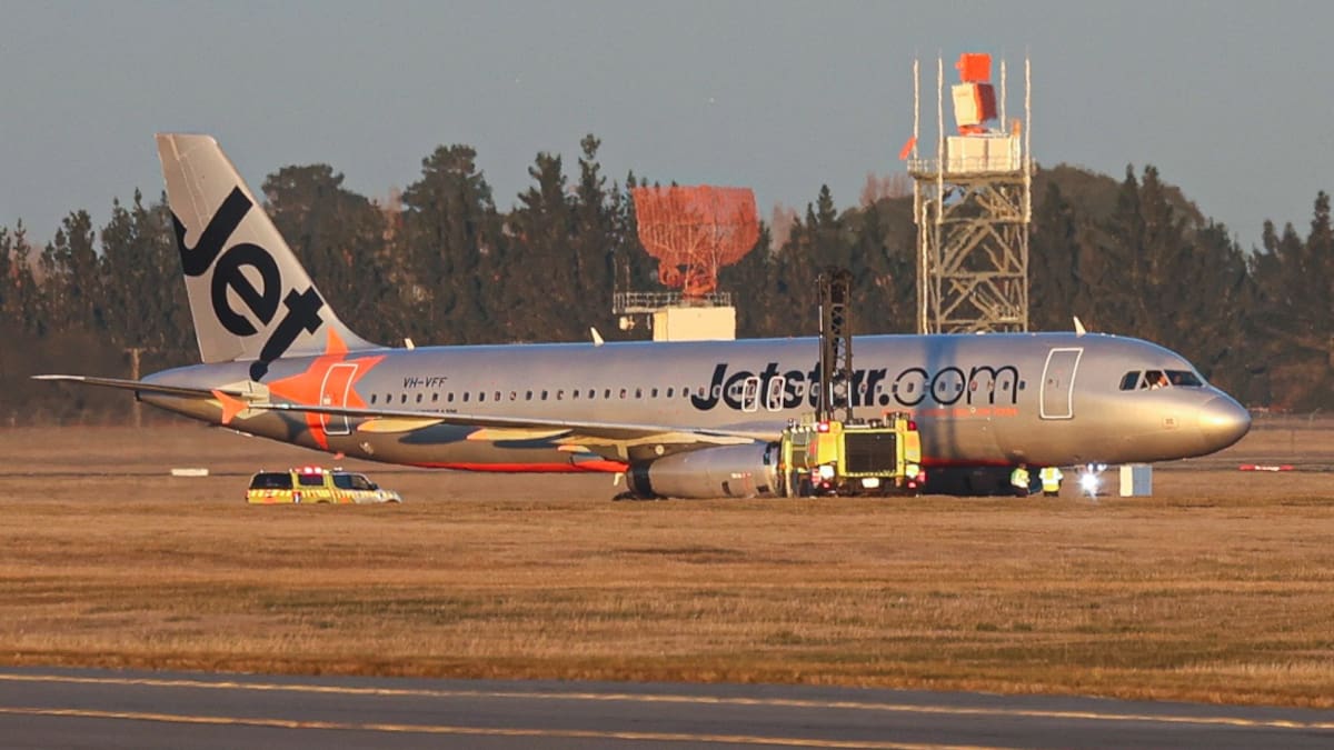 Christchurch airport accident: Jetstar A320 smashed signboard after titanium pipe ruptured