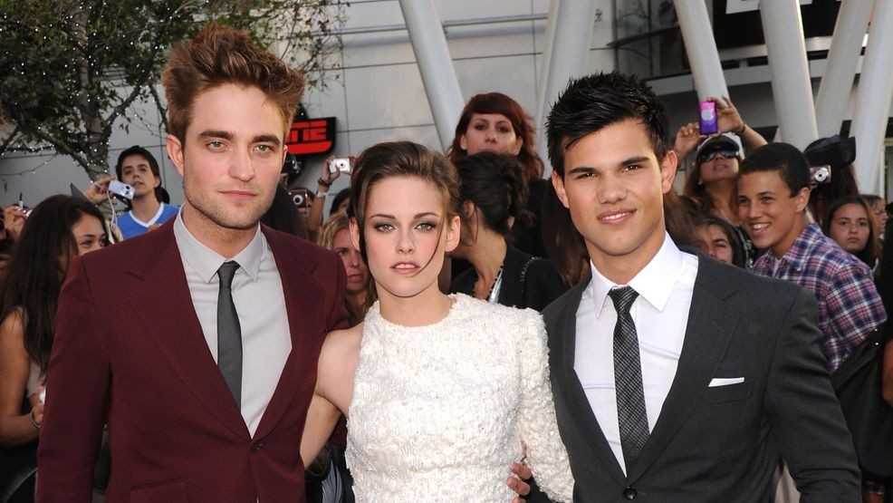 LOS ANGELES, CA - JUNE 24:  (L-R) Actors Robert Pattinson, Kristen Stewart and Taylor Lautner arrive at the premiere of Summit Entertainment's "The Twilight Saga: Eclipse" during the 2010 Los Angeles Film Festival at Nokia Theatre L.A. Live on June 24, 2010 in Los Angeles, California.  (Photo by Jason Merritt/Getty Images)