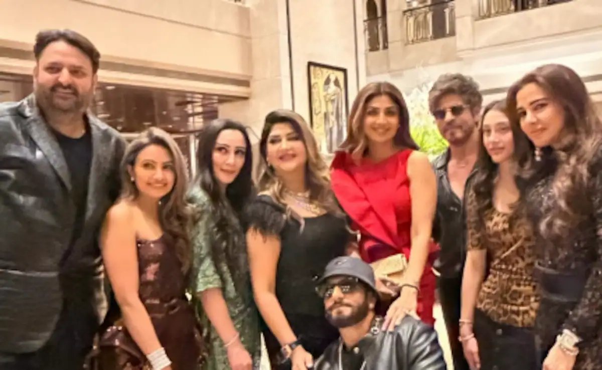 Amid Dhurandhar 2 Success, Ranveer Singh Poses With Shah Rukh Khan At Mumbai Party