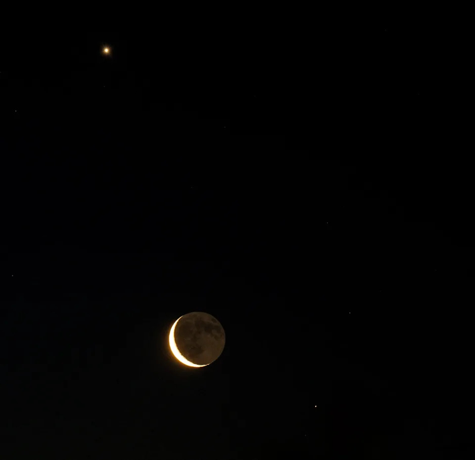 The conjunction of the planets was visible from 5.20 a.m. Italian time, about an hour before sunrise.