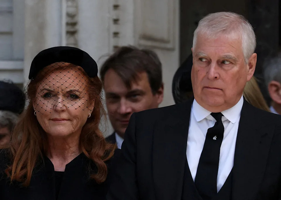Ex-Prince Andrew and his former wife, Sarah Ferguson, leave Westminster Cathedral at the end of a funeral service in London on September 16, 2025. / Toby Melville / REUTERS