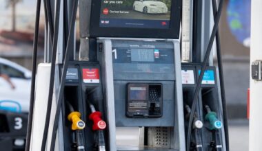 Nicola Willis urges motorists not to panic-buy fuel as oil prices spike