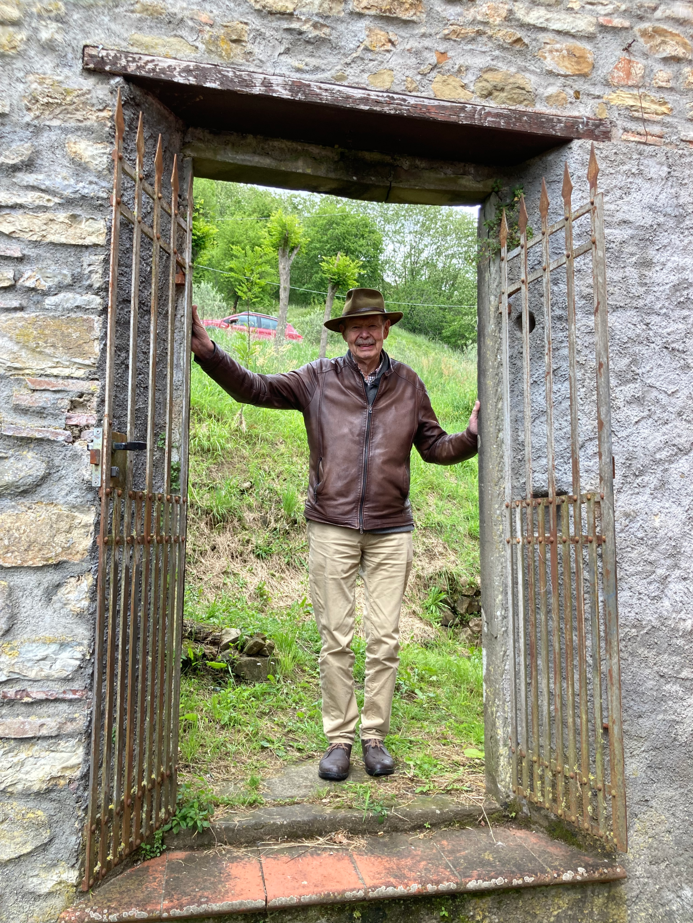 Swietlan Kraczyna standing in a doorway.