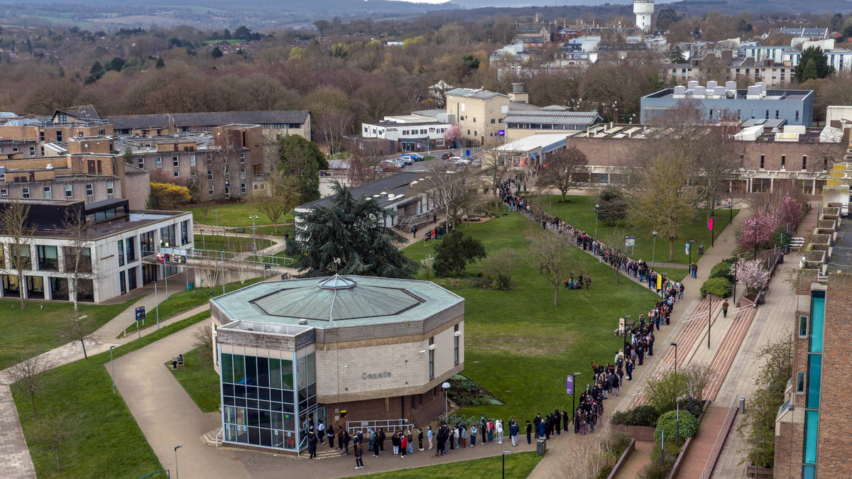 Health chief warns of meningitis 'super-spreader events' as outbreak declared national incident
