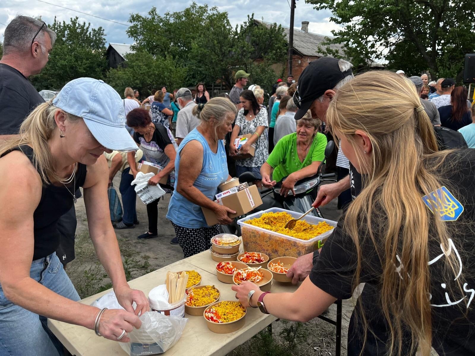  Harriet Campbell and Jason Zan launched ‘Never Alone – Humanitarian Kitchen’ in Ukraine to provide fresh meals to frontline towns. Photo / Supplied