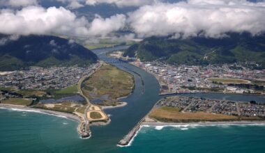 Search continues for missing Greymouth kayaker swept out to sea
