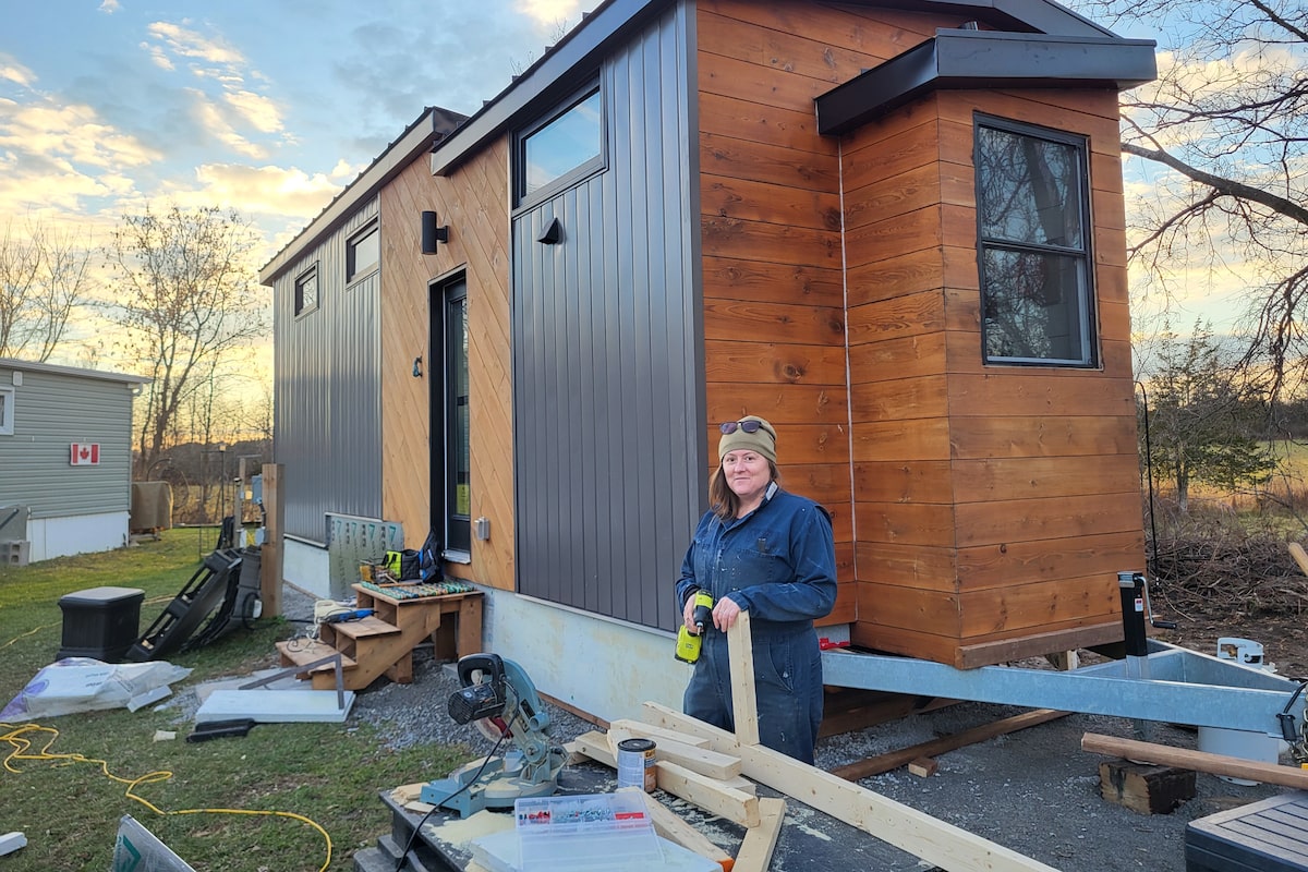 This advisor says being independent, yet still part of a team, is her best career decision