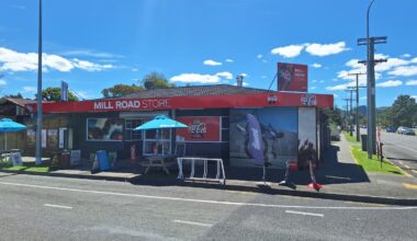 Gisborne dairy robbery: Disguised teens hold up store with a tomahawk