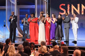 OS ANGELES, CALIFORNIA - MARCH 01: (L-R) Delroy Lindo, Miles Caton, Wunmi Mosaku, Jayme Lawson, Omar Benson Miller, Li Jun Li, Lola Kirke, Francine Maisler, and Michael B. Jordan accept the Outstanding Performance by a Cast in a Motion Picture Award for "Sinners" onstage during the 32nd Annual Actor Awards at Shrine Auditorium and Expo Hall on March 01, 2026 in Los Angeles, California.
