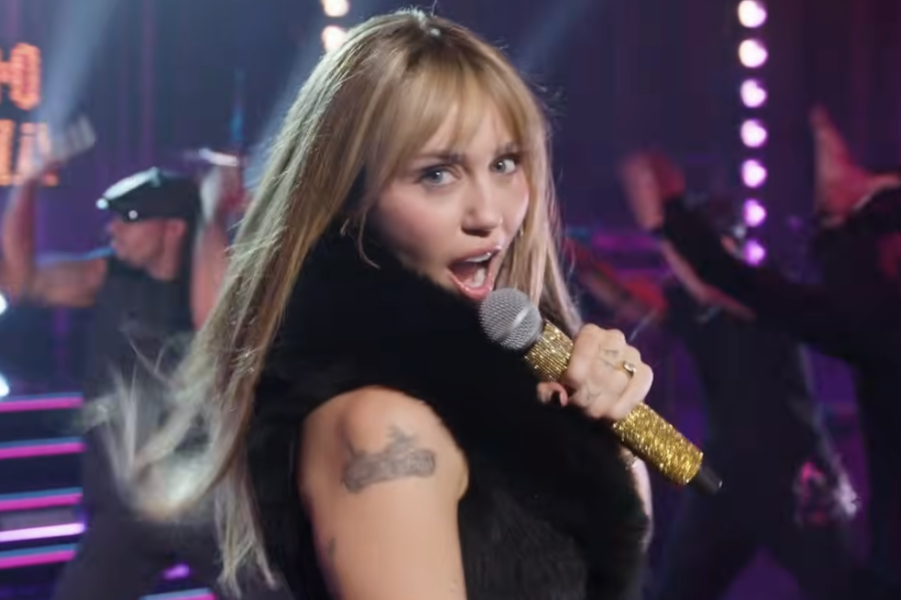 From Hannah Montana 20th Anniversary Special (Photo: Disney+) מתוך "האנה מונטנה ספיישל חגיגות ה-20"