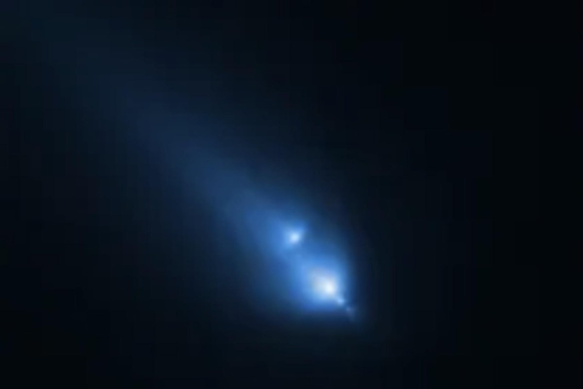 Hubble catches comet breaking apart by accident
