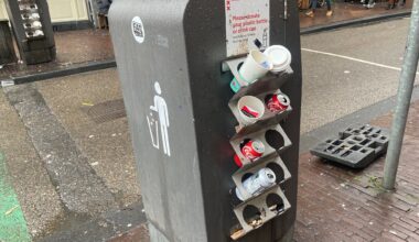 Half of Dutch teenagers down 90 sugar cubes in drinks a week