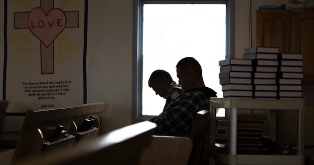 How does regular church attendance affect mental health? – Deseret News