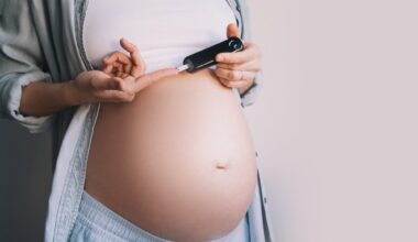 Study: Early meal timing improves nocturnal glucose in pregnancies complicated by gestational diabetes. Image Credit: Natalia Deriabina / Shutterstock
