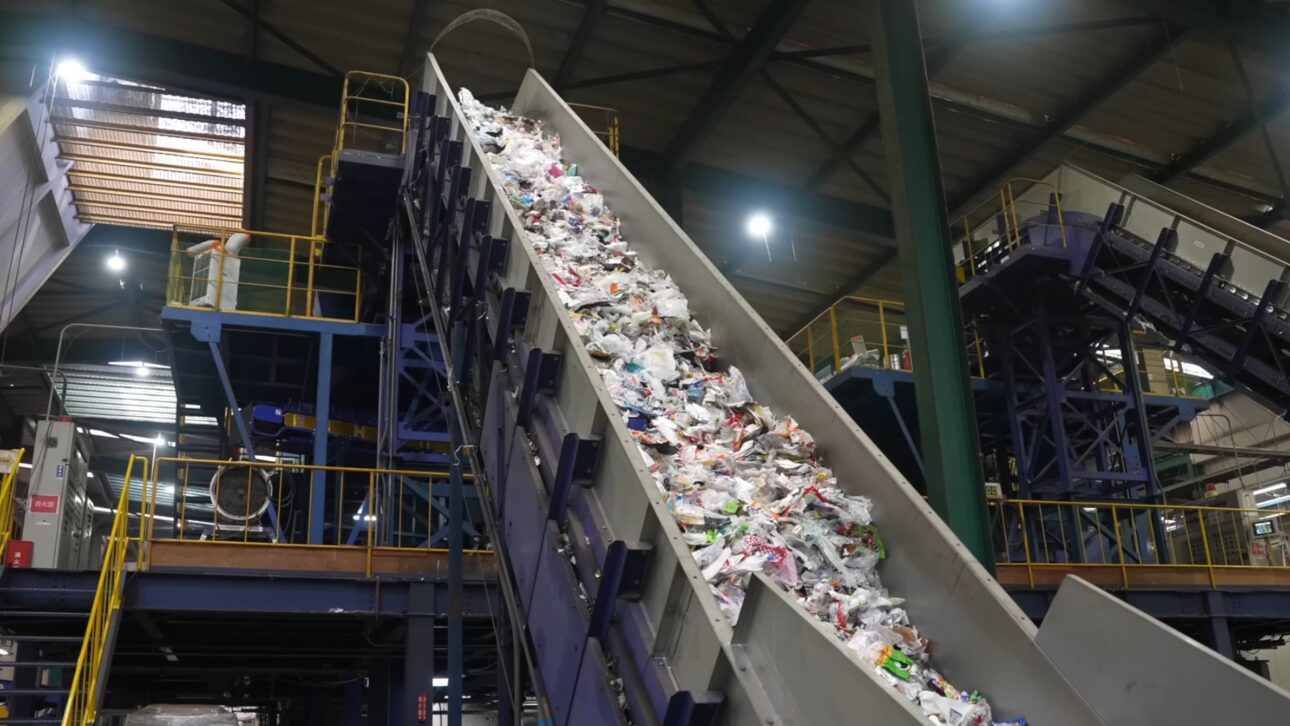 A Japanese city is transforming waste into pallets using advanced recycling technology that separates PP and PE and reduces plastic contamination.