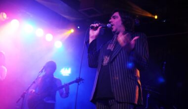 Matt Berry tells Oscar attendees their "whole life is a lie" in hilarious pre-show segment