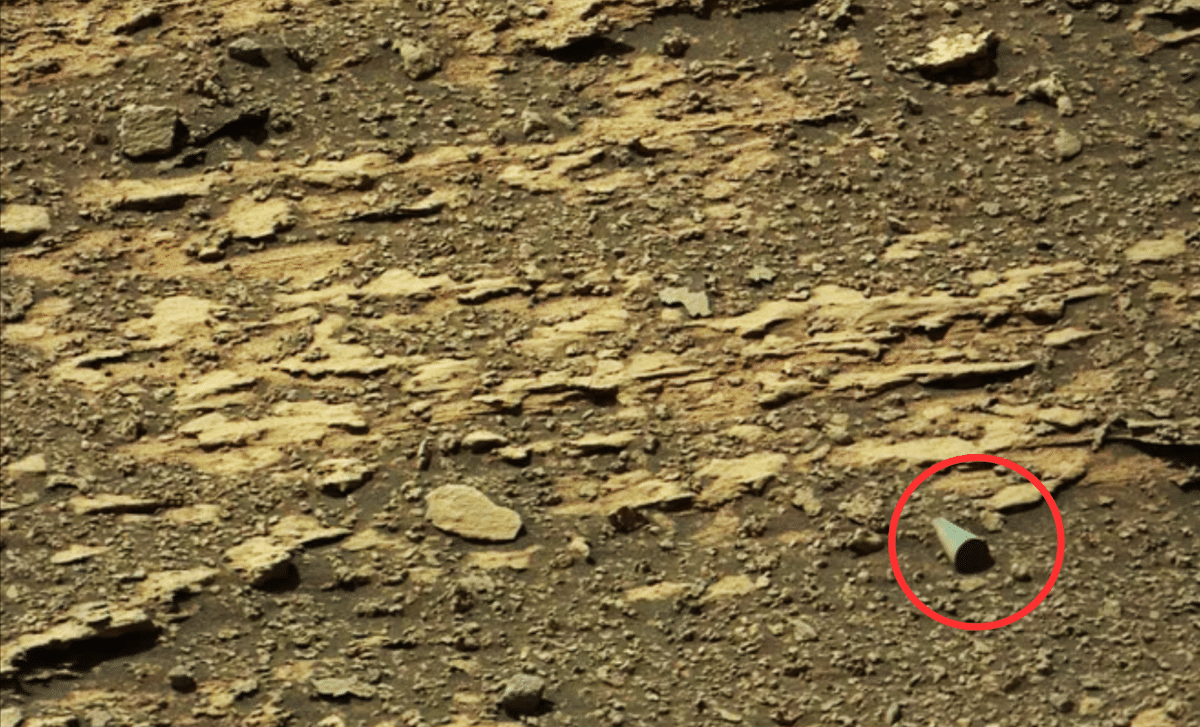Nasa’s Curiosity Rover Spots Mysterious Shiny Cylinder On Mars
