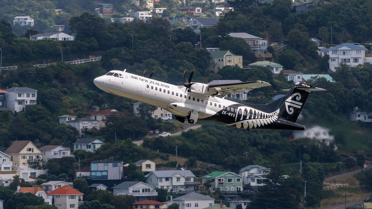 Shares and kiwi down; inflation up - Market close