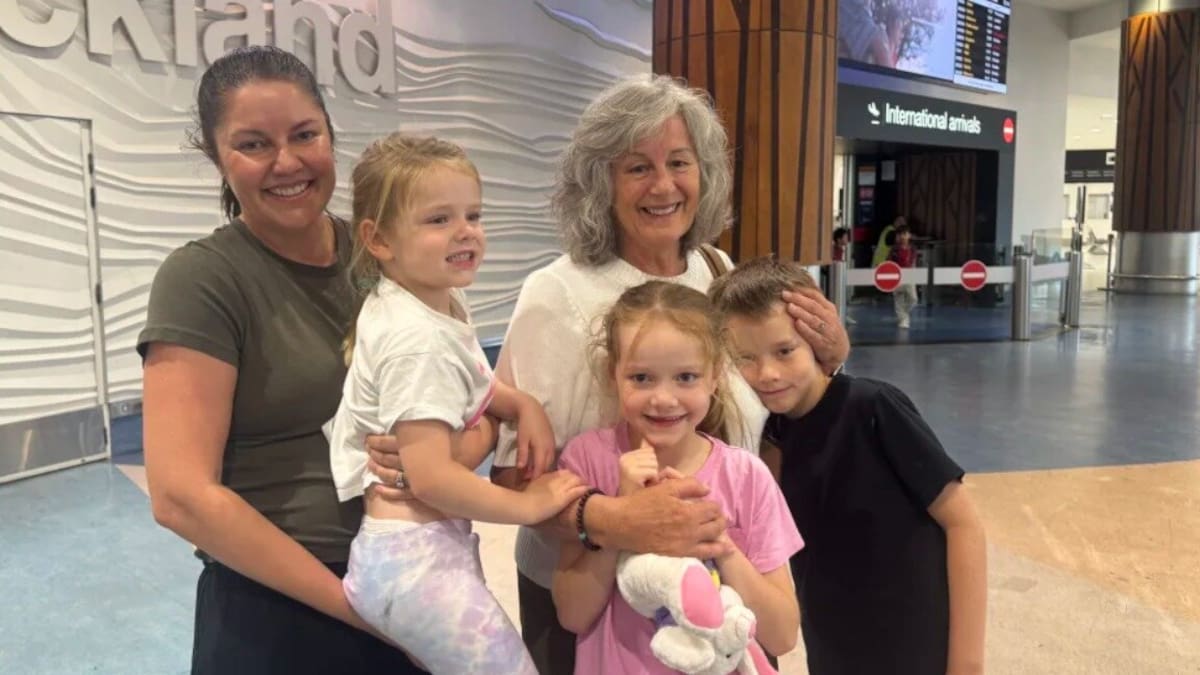 Applause at Auckland Airport as first flight arrives from Dubai since war began