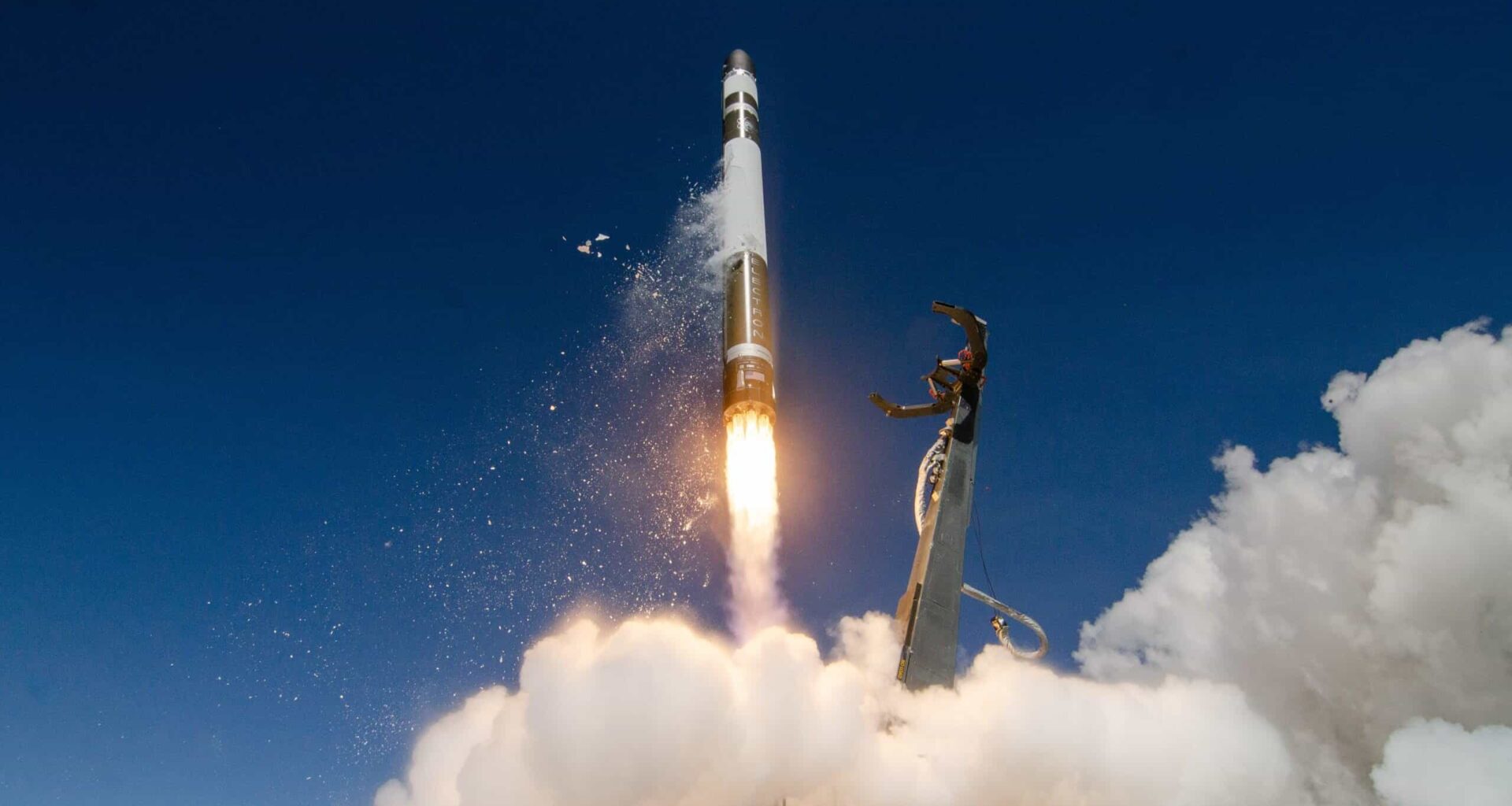 AST SpaceMobile and Rocket Lab Drop 4%, Then Recover: Is ASTS or RKLB the Better Bet Right Now?