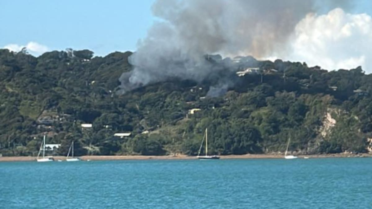 Waiheke Island blaze: Firefighters contain Ōmiha house fire