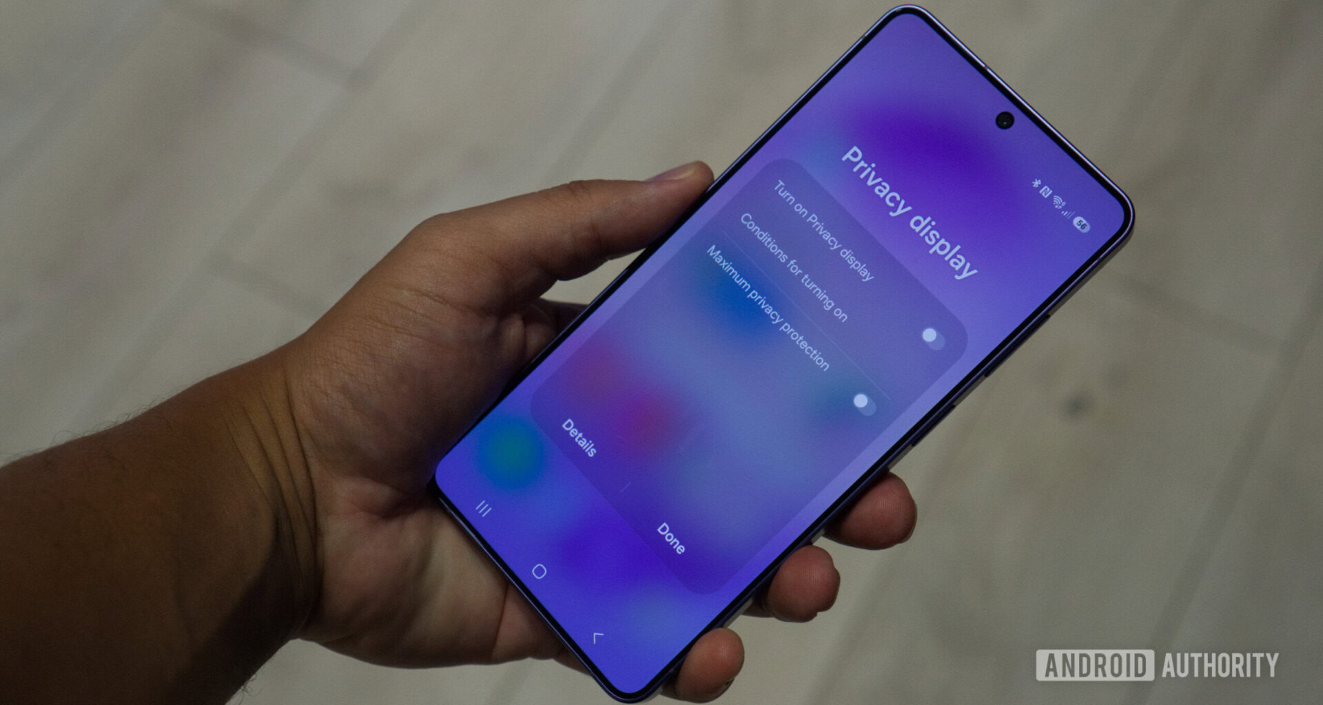The Samsung Galaxy S26 Ultra, showing the Privacy Display popup menu.