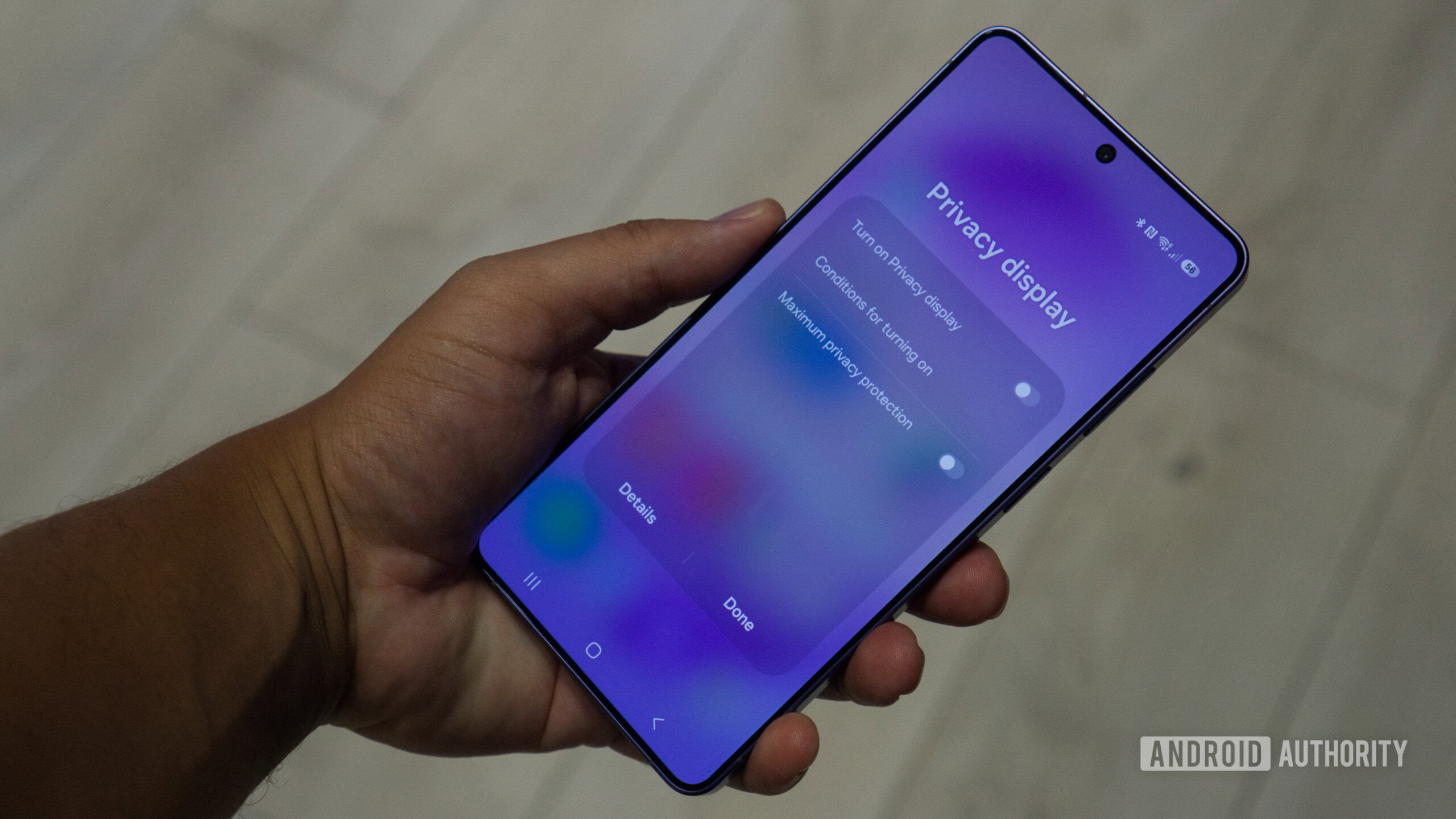 The Samsung Galaxy S26 Ultra, showing the Privacy Display popup menu.