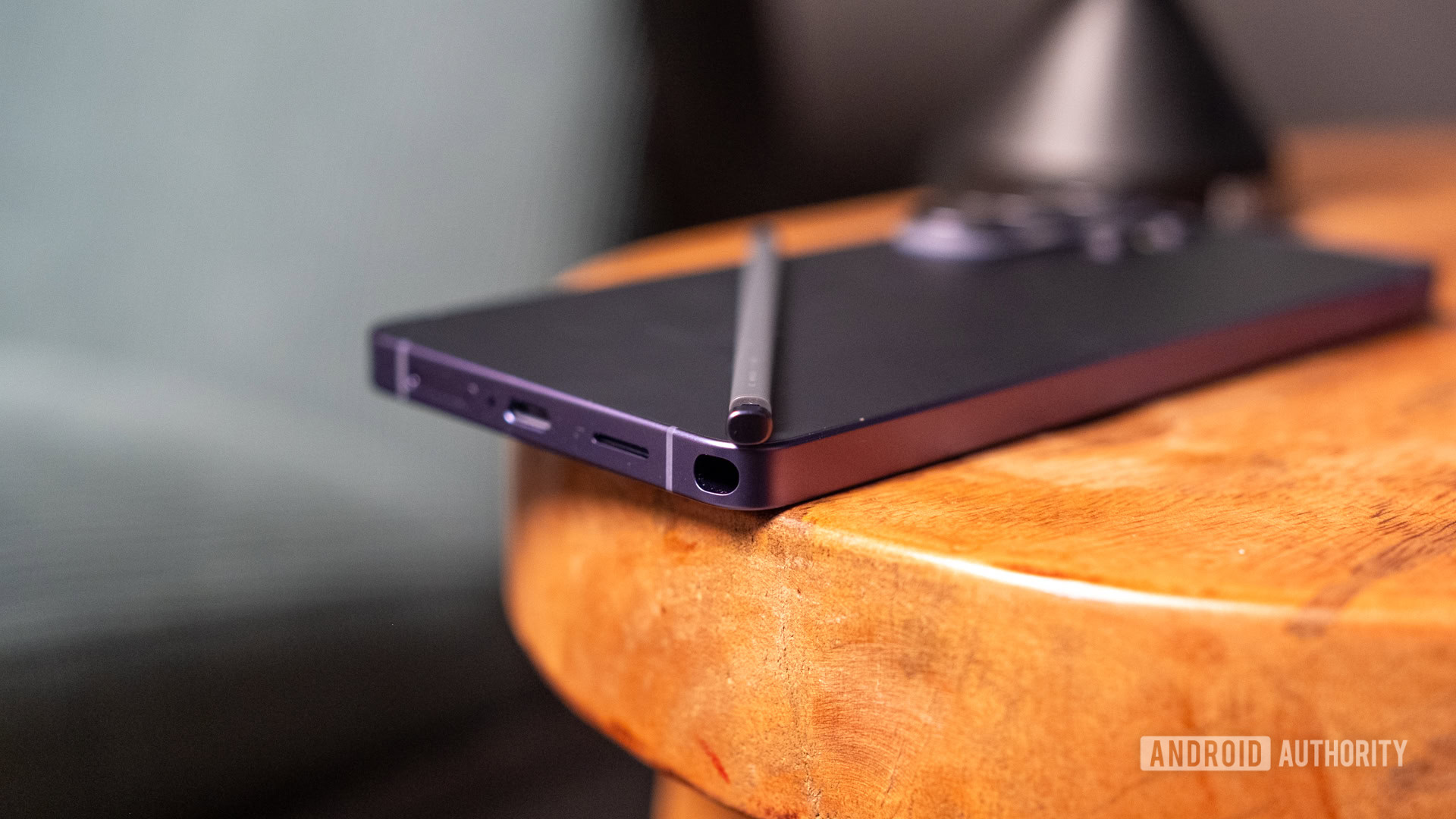 Samsung Galaxy S26 Ultra s pen and ports