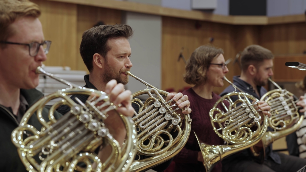 Musicians perform a classical piece adapted as a Galaxy S26 ringtone.