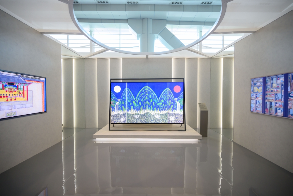 (From left) Samsung OLED, Micro RGB and The Frame Pro shape the presentation at Samsung Art Lounge.