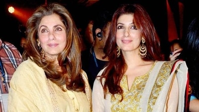 Twinkle Khanna shares her experience traveling with mom Dimple Kapadia.