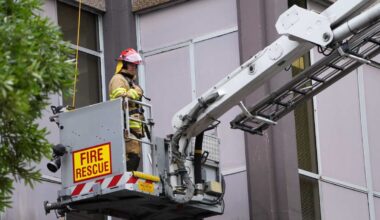 Fire crews rush to University of Auckland after fire breaks out at law building