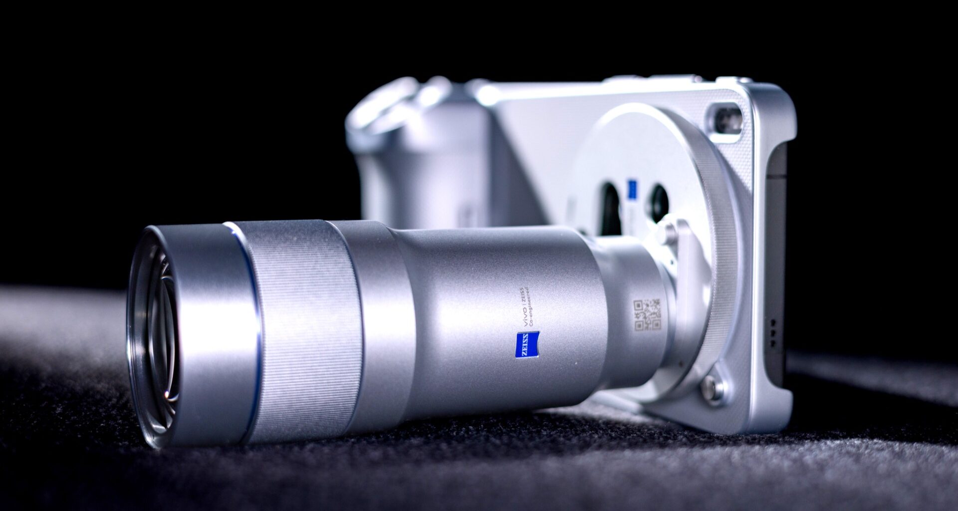 Vivo X300 Ultra: Early hands-on video showcases Zeiss zoom flagship in greater detail