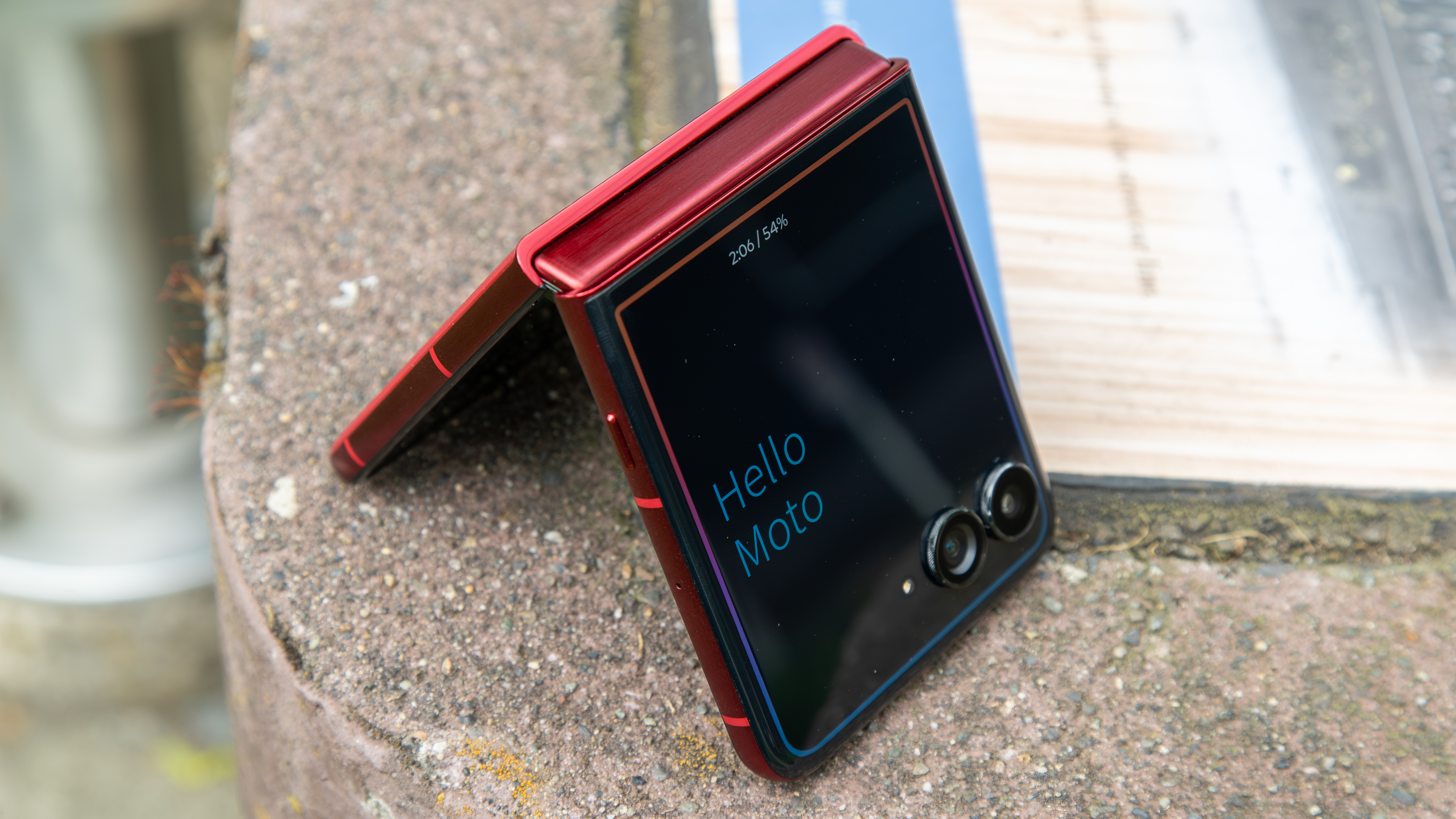 The Razr Ultra 2025 in tend mode