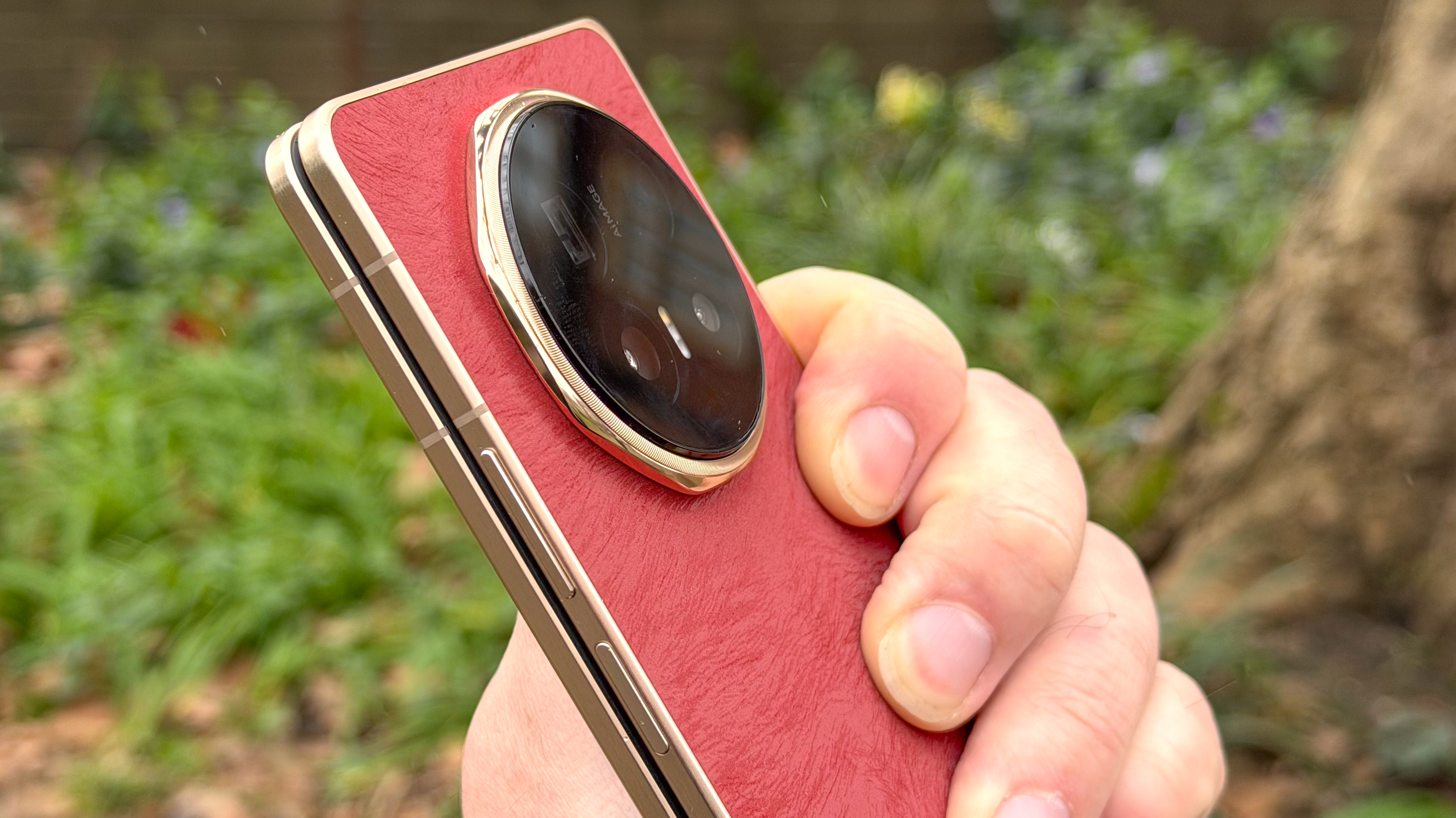 Honor Magic V6 back and side