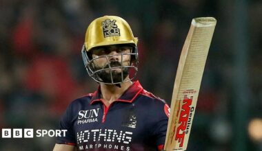 Virat Kohli salutes the crowd during Royal Challengers Bengaluru's win over Sunrisers Hyderabad