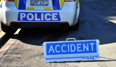 Lindis Pass closed, three injured in serious crash