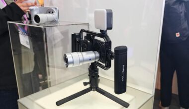 Vivo's X300 Ultra goes global and gets a huge 400mm Zeiss telephoto lens