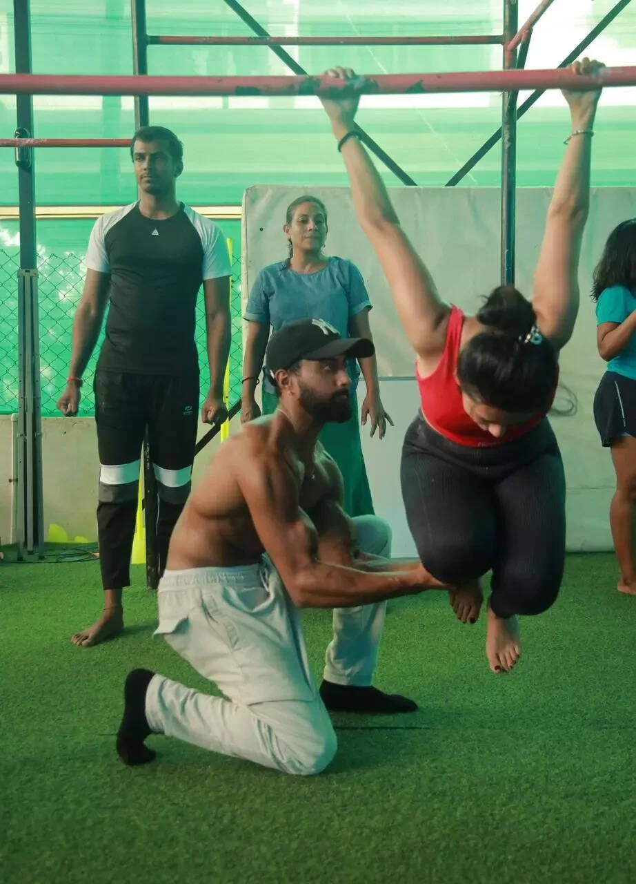 Aman says, “What makes calisthenics special is that it’s both fun and challenging.” Aman Bisht, Hyderabad-based calisthenics coach