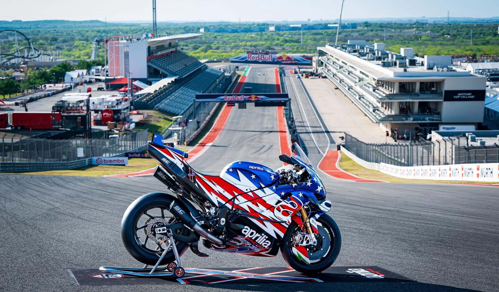 Aprilia special uses MotoGP carbon discs and 236.7bhp