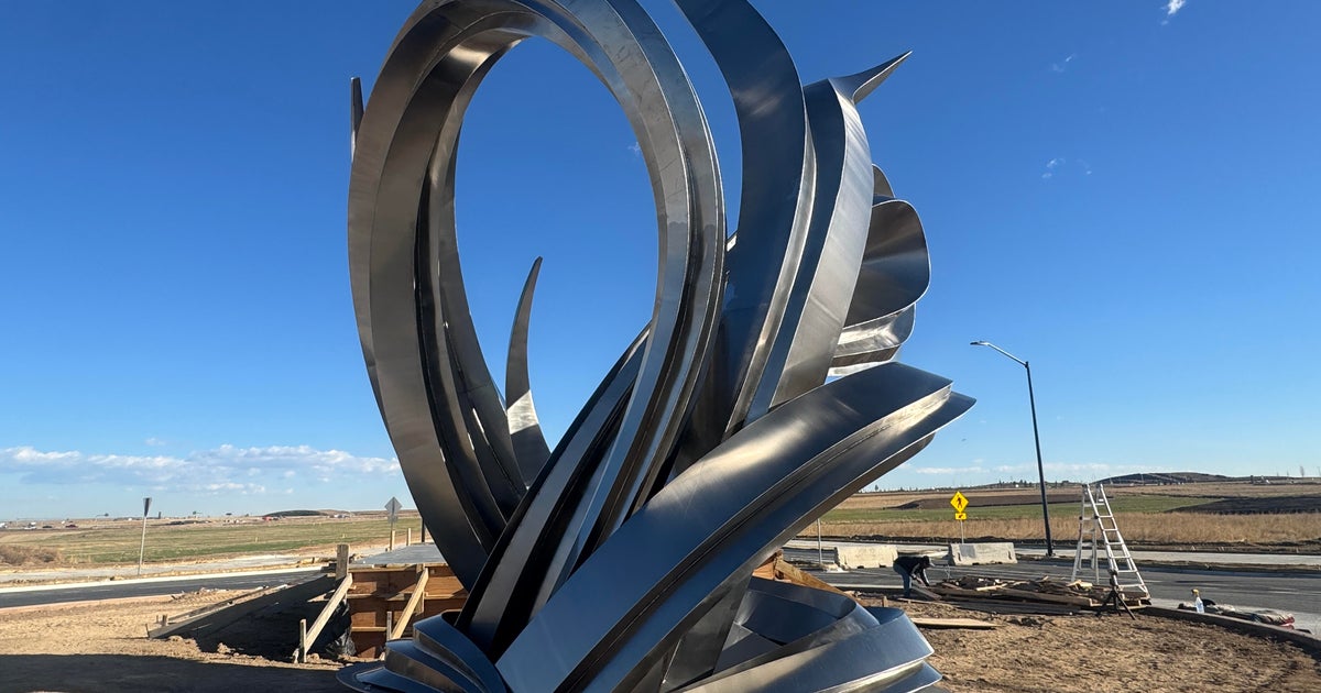 New stainless steel art sculpture for Aurora Highlands comes from Little Rock, Arkansas
