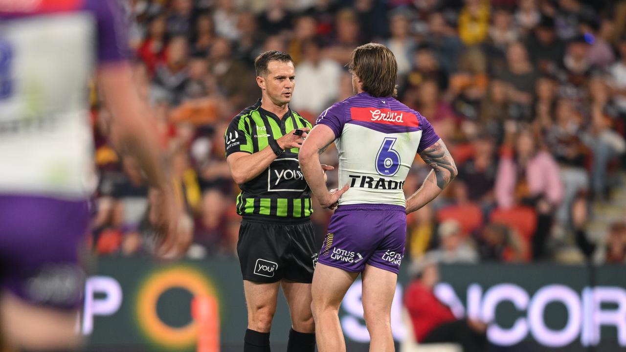 Clubs exploiting six-again rule change, analysis and opinion, refereeing in spotlight, Michael Crawley column