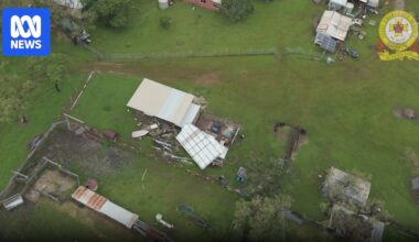 Cyclone Narelle dumps hundreds of millimetres of rain, cuts power, communities on flood watch