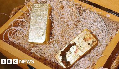 Treasure hunter freed from jail after refusing to turn over shipwreck gold - BBC