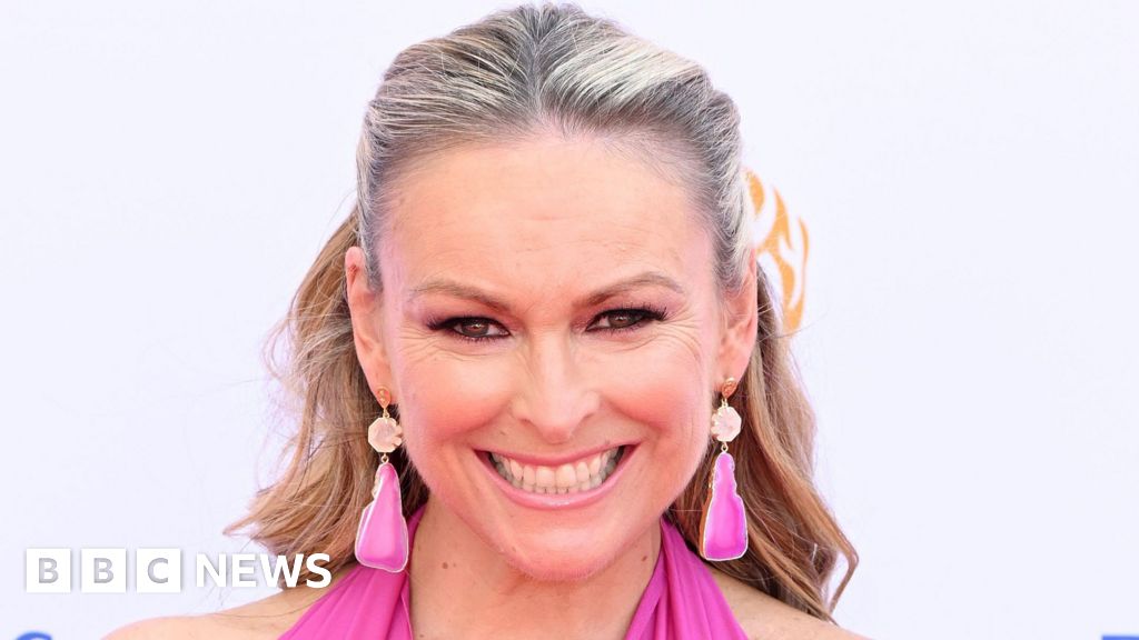 'Truly magical woman': Tributes to Married at First Sight's Mel Schilling - BBC