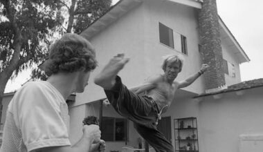 Hollywood's tough guys, fans pay tribute to Chuck Norris