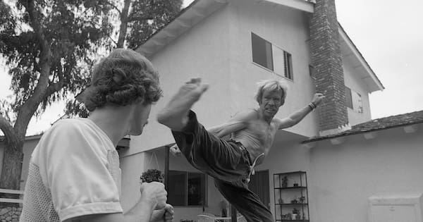 Hollywood's tough guys, fans pay tribute to Chuck Norris