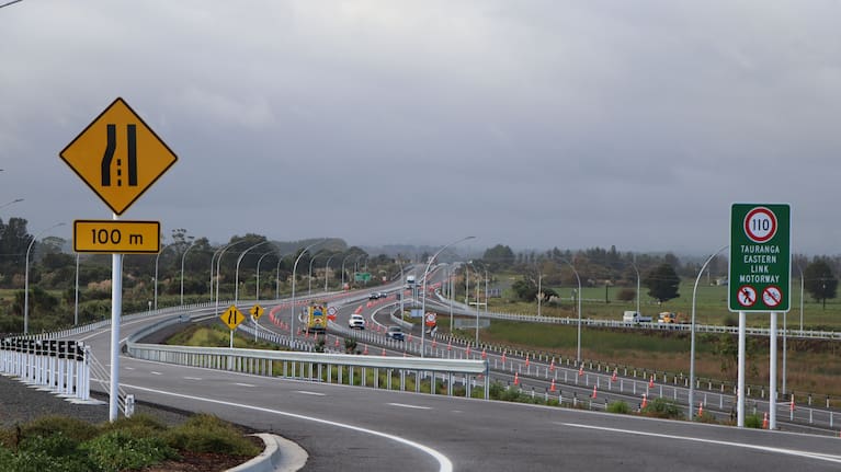 Construction of the interchange started in July 2022. It includes an overbridge across the TEL, on- and off-ramps, and connections to The Sands Avenue and Te Okuroa Drive.